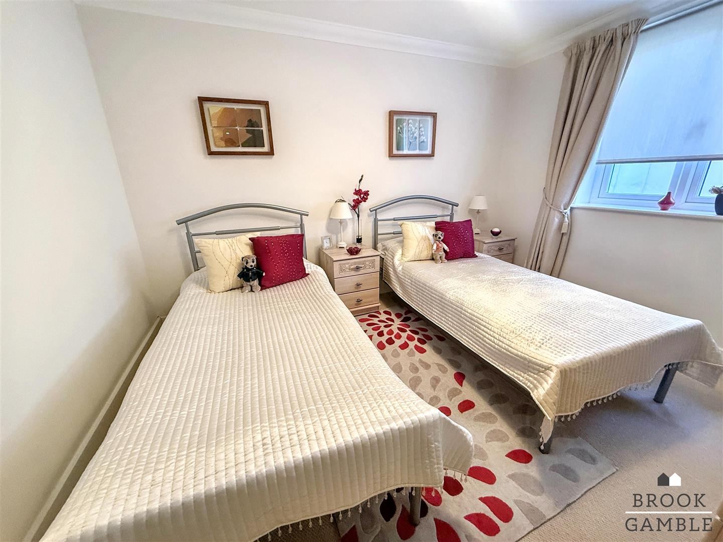 2 Bedroom Apartment. 54 Grand Parade in Eastbourne,  8